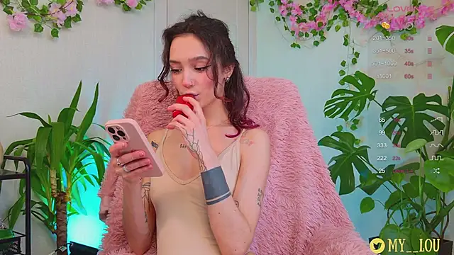 Snapshot of MyLou_ chatting on 03.19.25 MyLou online show from 03.19.25