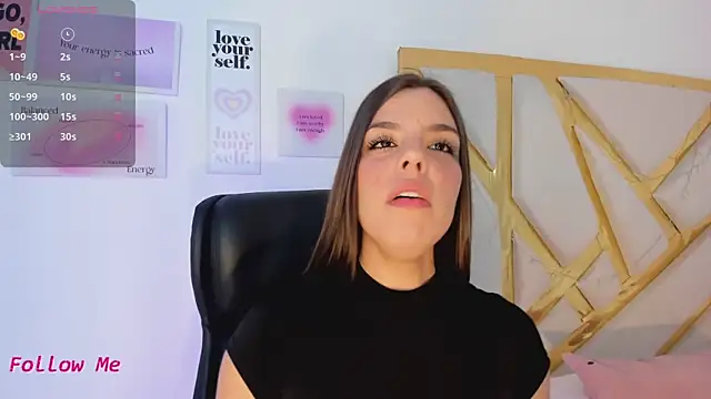 Snapshot of LanaJones_ chatting on 10.01.25 LanaJones online show from 10.01.25