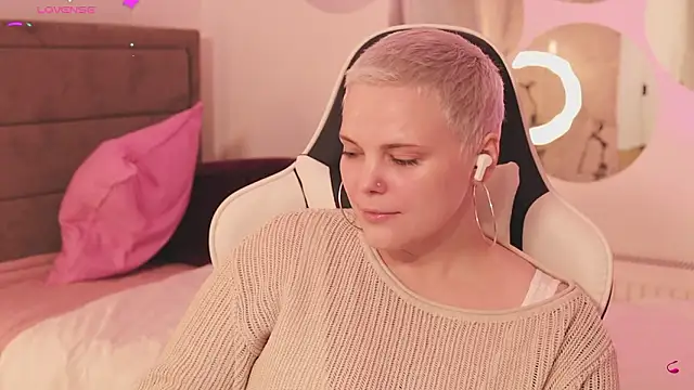 Snapshot of LikaBerry1 chatting on 02.11.26 LikaBerry1 online show from 02.11.26