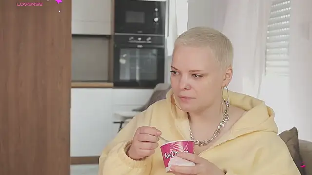 LikaBerry1 online show from 04.13.26