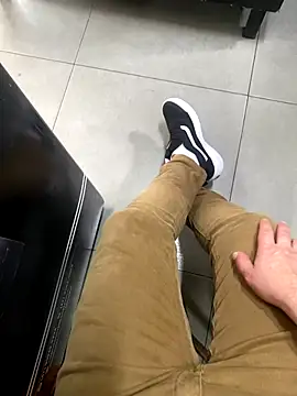 Snapshot of Hjsjsjsjjd chatting on 11.05.25 Hjsjsjsjjd online show from 11.05.25