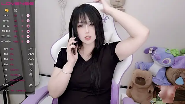 Snapshot of Vaness-a chatting on 01.19.25 Vaness-a online show from 01.19.25