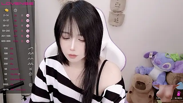 Snapshot of Vaness-a chatting on 01.19.25 Vaness-a online show from 01.19.25