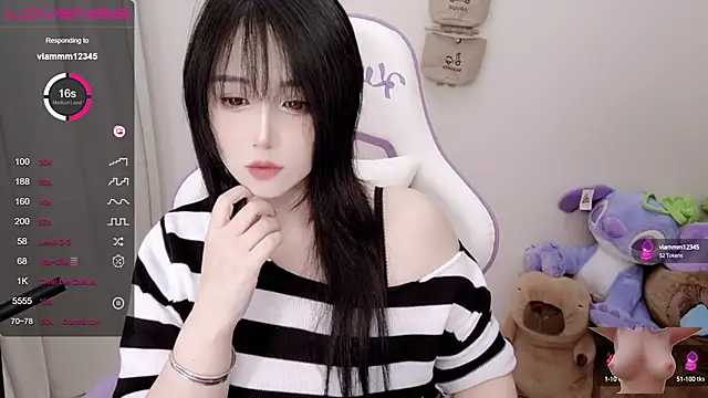 Snapshot of Vaness-a chatting on 01.22.25 Vaness-a online show from 01.22.25