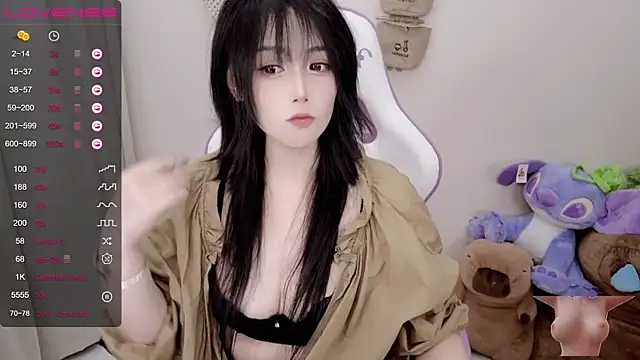 Snapshot of Vaness-a chatting on 01.25.25 Vaness-a online show from 01.25.25