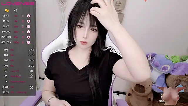 Snapshot of Vaness-a chatting on 01.25.25 Vaness-a online show from 01.25.25