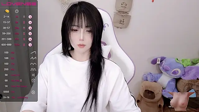 Snapshot of Vaness-a chatting on 01.26.25 Vaness-a online show from 01.26.25