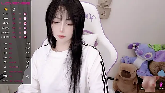 Snapshot of Vaness-a chatting on 01.26.25 Vaness-a online show from 01.26.25