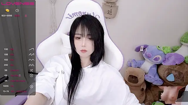 Snapshot of Vaness-a chatting on 02.02.25 Vaness-a online show from 02.02.25