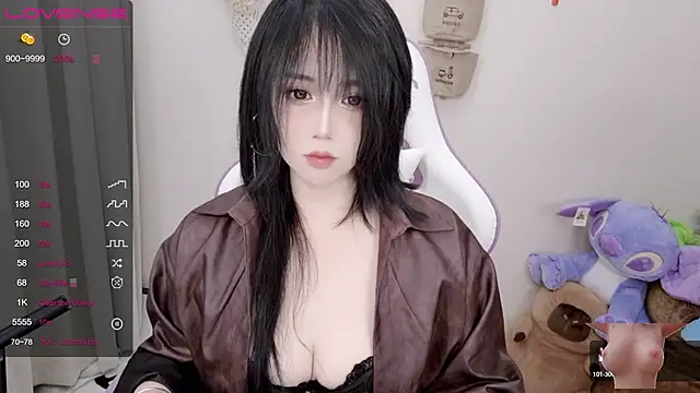 Snapshot of Vaness-a chatting on 02.17.25 Vaness-a online show from 02.17.25