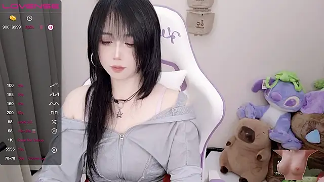 Snapshot of Vaness-a chatting on 03.02.25 Vaness-a online show from 03.02.25