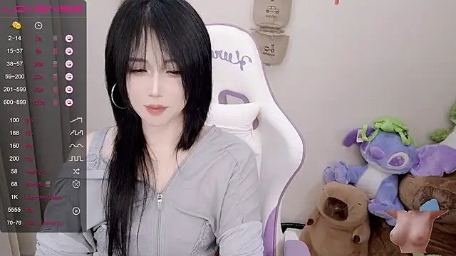 Snapshot of Vaness-a chatting on 03.08.25 Vaness-a online show from 03.08.25