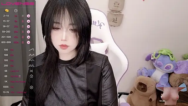 Snapshot of Vaness-a chatting on 03.10.25 Vaness-a online show from 03.10.25