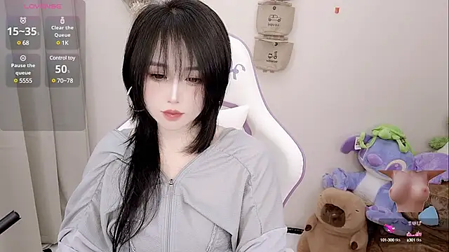 Snapshot of Vaness-a chatting on 03.22.25 Vaness-a online show from 03.22.25