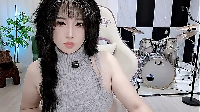 Snapshot of Vaness-a chatting on 09.13.25 Vaness-a online show from 09.13.25