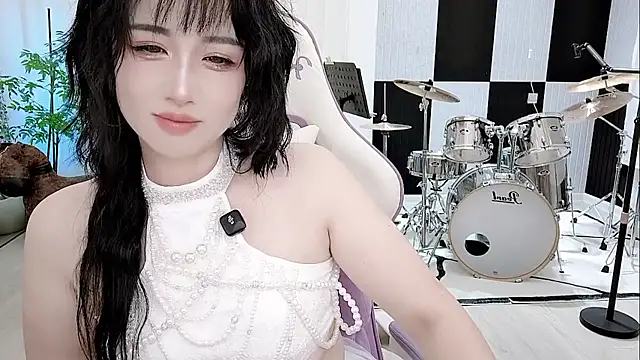 Snapshot of Vaness-a chatting on 09.15.25 Vaness-a online show from 09.15.25