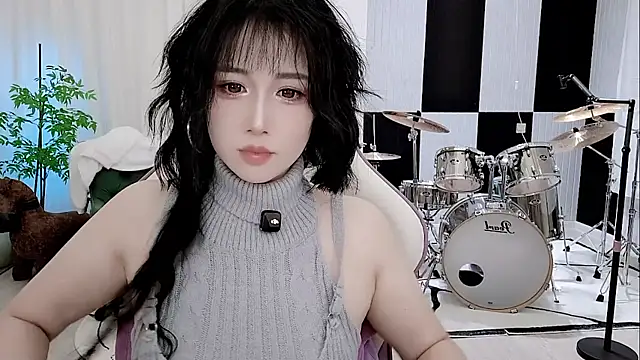 Snapshot of Vaness-a chatting on 09.17.25 Vaness-a online show from 09.17.25