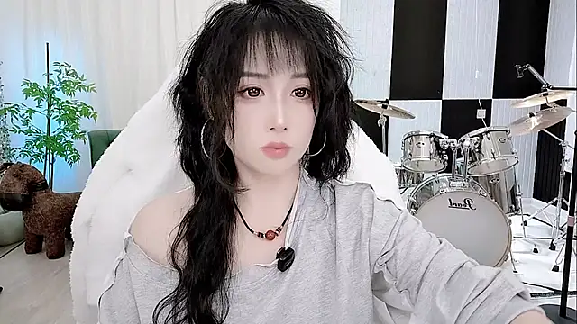 Snapshot of Vaness-a chatting on 09.19.25 Vaness-a online show from 09.19.25