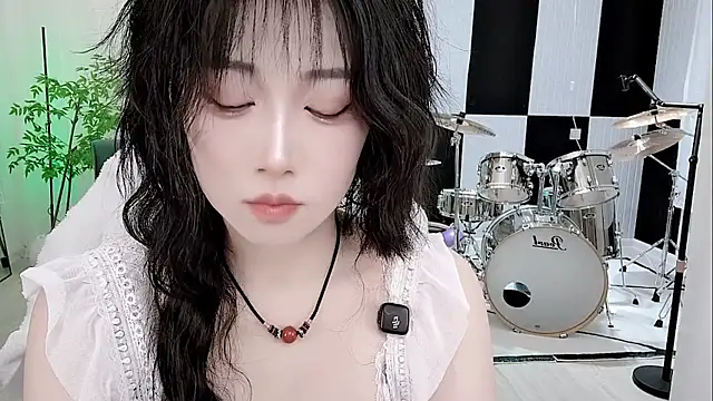 Snapshot of Vaness-a chatting on 09.23.25 Vaness-a online show from 09.23.25