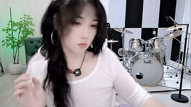 Snapshot of Vaness-a chatting on 09.25.25 Vaness-a online show from 09.25.25