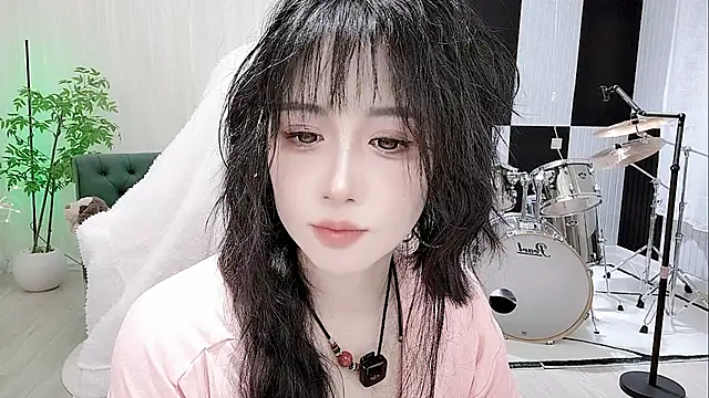 Snapshot of Vaness-a chatting on 09.28.25 Vaness-a online show from 09.28.25