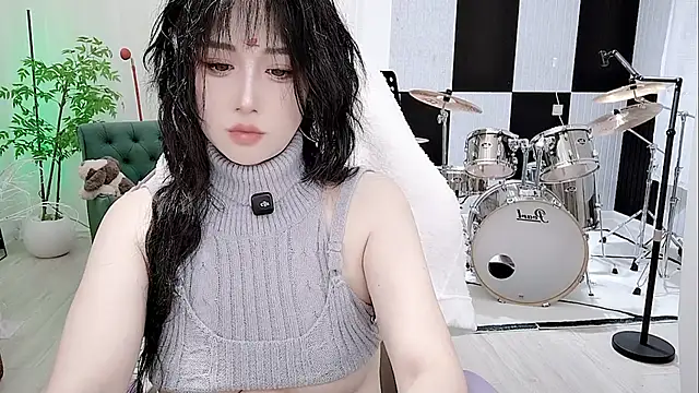 Snapshot of Vaness-a chatting on 09.30.25 Vaness-a online show from 09.30.25