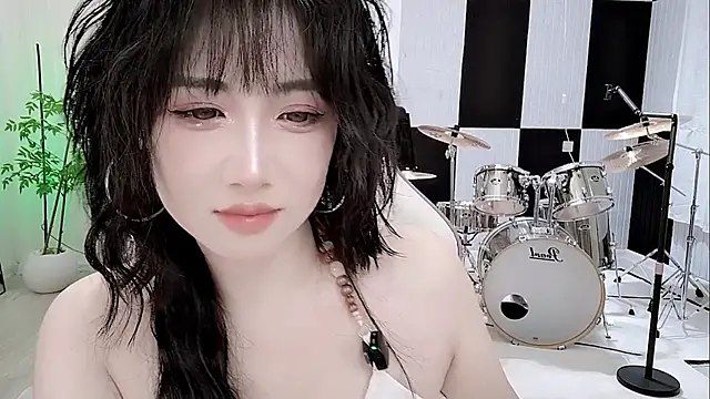 Snapshot of Vaness-a chatting on 10.11.25 Vaness-a online show from 10.11.25