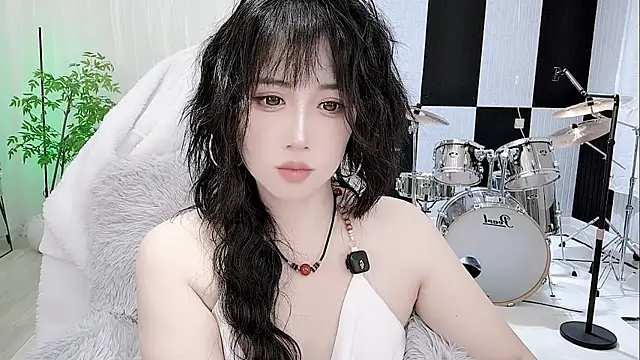 Snapshot of Vaness-a chatting on 10.13.25 Vaness-a online show from 10.13.25