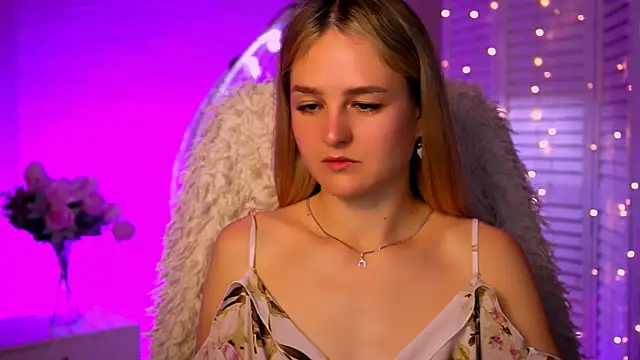 Snapshot of DeboraLarson chatting on 10.16.25 DeboraLarson online show from 10.16.25