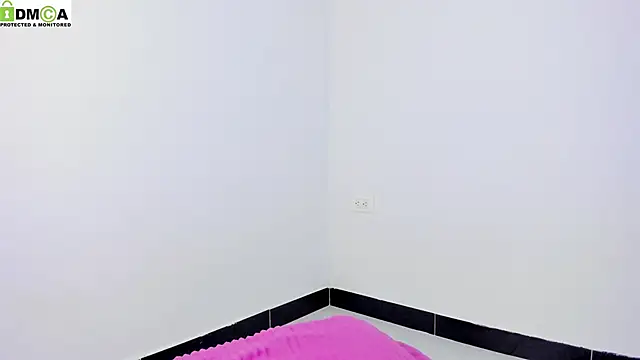 Snapshot of baby_alee chatting on 11.04.25 baby alee online show from 11.04.25