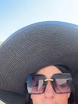 Snapshot of loveattack chatting on 02.09.25 loveattack online show from 02.09.25