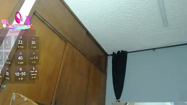 Snapshot of candiapole chatting on 10.08.25 candiapole online show from 10.08.25