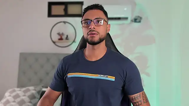 LiamGarcia1 online show from 12.19.24