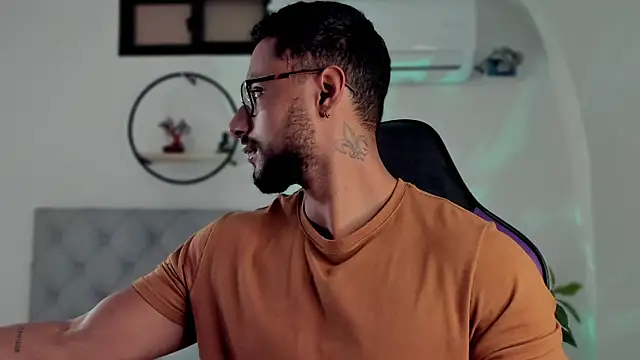 LiamGarcia1 online show from 01.06.25