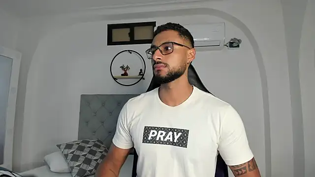 LiamGarcia1 online show from 01.08.25