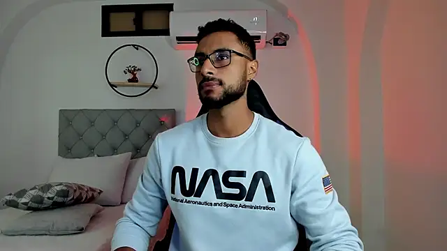 LiamGarcia1 online show from 02.13.25