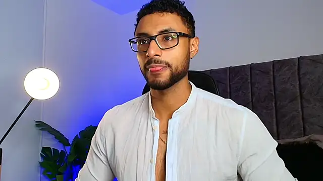 LiamGarcia1 online show from 10.16.25