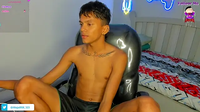 loistwink  online show from 10.29.25