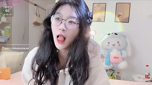 Snapshot of Luminous163 chatting on 09.28.25 Luminous163 online show from 09.28.25