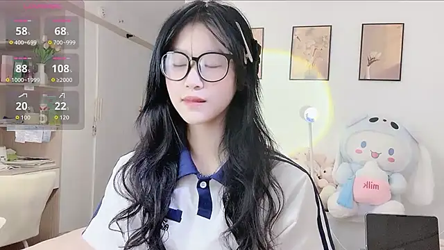 Snapshot of Luminous163 chatting on 10.09.25 Luminous163 online show from 10.09.25