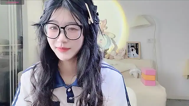 Snapshot of Luminous163 chatting on 10.11.25 Luminous163 online show from 10.11.25