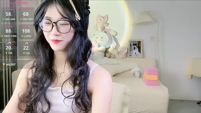 Snapshot of Luminous163 chatting on 10.12.25 Luminous163 online show from 10.12.25