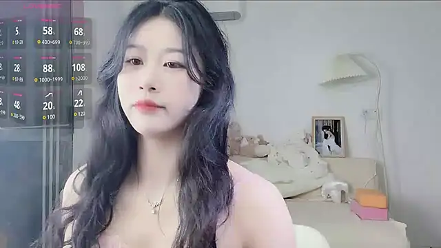 Snapshot of Luminous163 chatting on 10.18.25 Luminous163 online show from 10.18.25