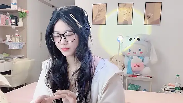 Snapshot of Luminous163 chatting on 10.28.25 Luminous163 online show from 10.28.25