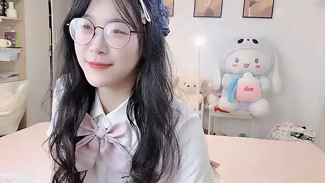 Snapshot of Luminous163 chatting on 11.06.25 Luminous163 online show from 11.06.25