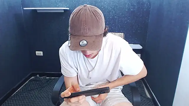 Kerverr  online show from 11.25.25