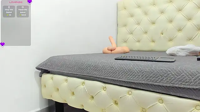 Snapshot of ElisabethMassey chatting on 10.06.25 ElisabethMassey online show from 10.06.25