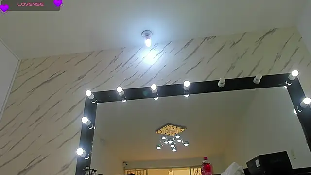 Snapshot of ElisabethMassey chatting on 10.28.25 ElisabethMassey online show from 10.28.25