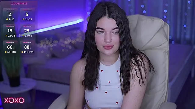 YourLolaBunny online show from 11.22.25