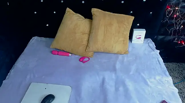 AmiraDulcee online show from 12.02.24